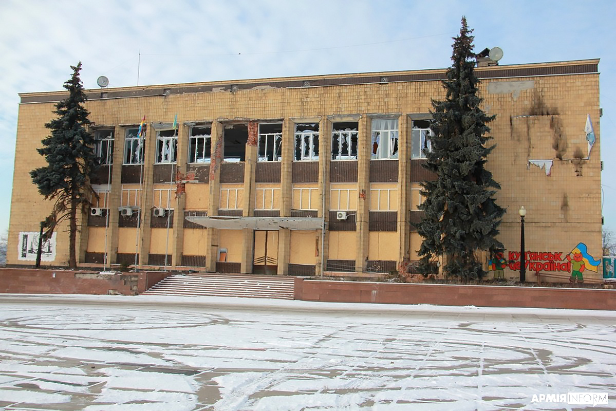 Разрушена сграда на градския съвет в Купянск. Снимката е от хранилище и не показва самото събитие.