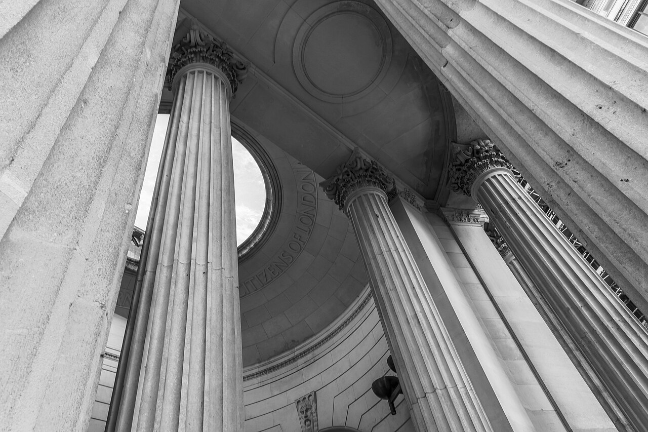 Английска банка. Снимката е от хранилище и не показва самото събитие.